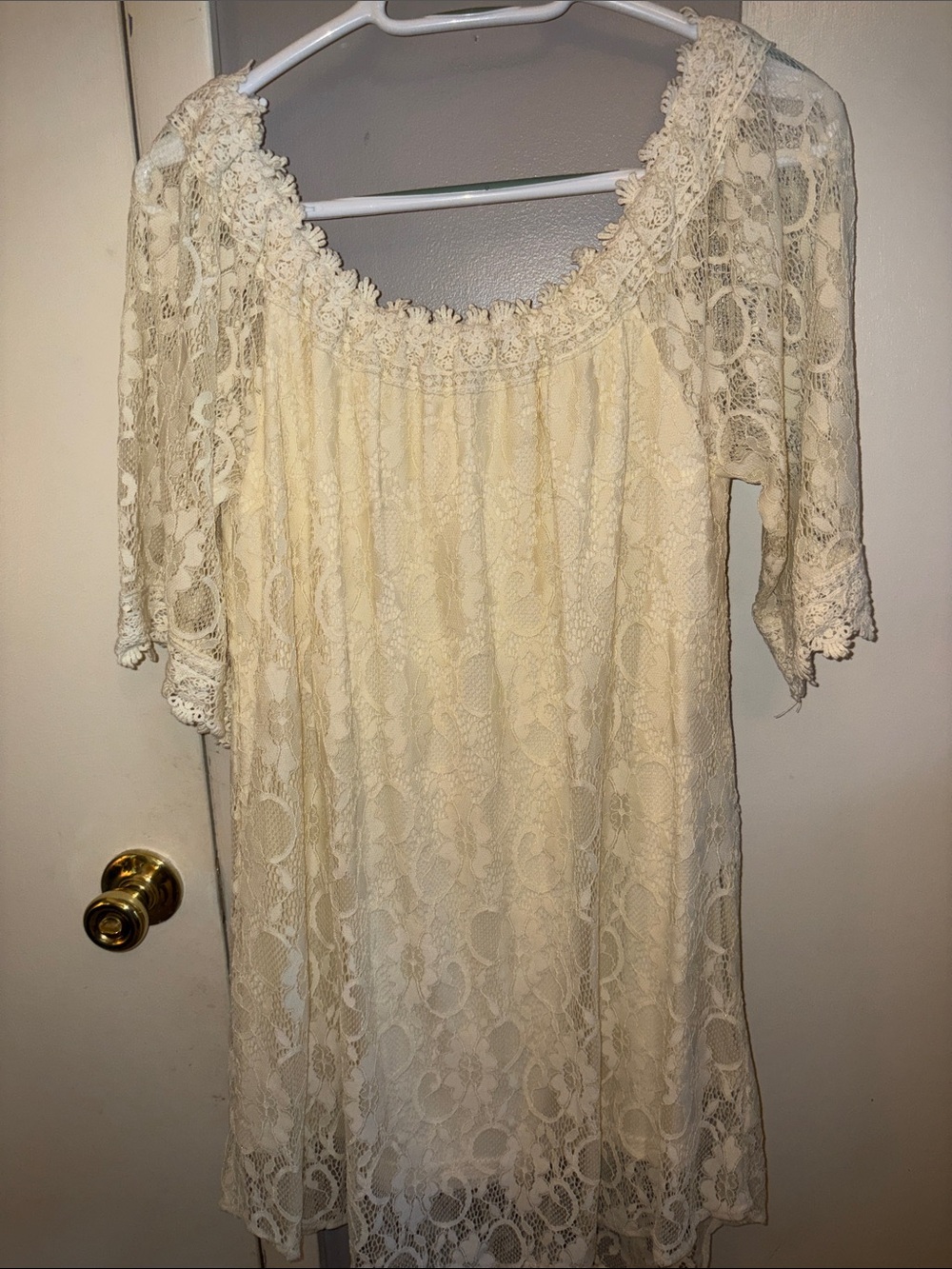Size large Umgee Cream Lace Tunic